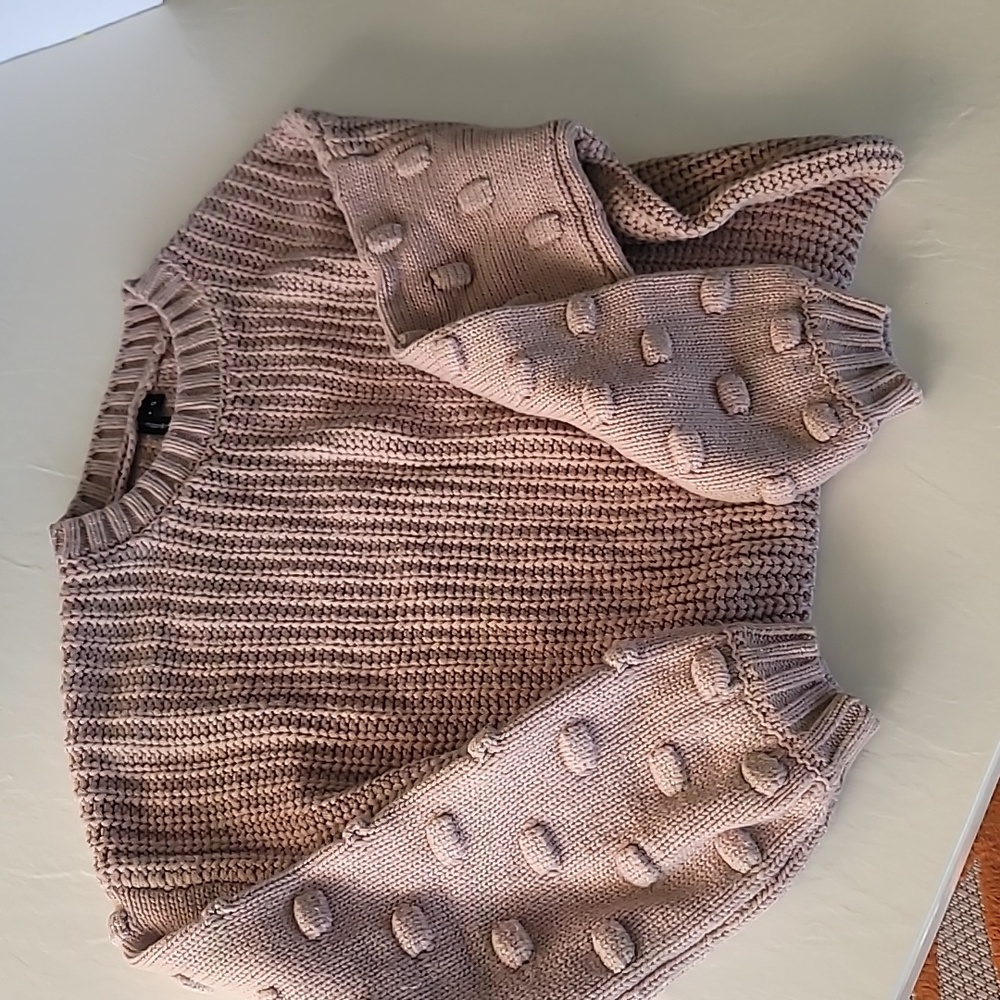 Moon & Madison Women's Sweater Sz Small Blush Tan Soft Cropped Bubble Dot Sleeve - Picture 2 of 8